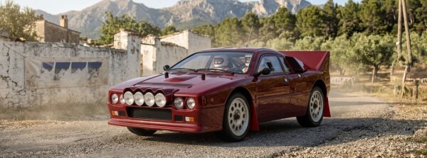 KILLERBODY KAROSSERIE SATZ LANCIA 037 RALLY MIT DECAL & ANBAUTEILEN # KB48859